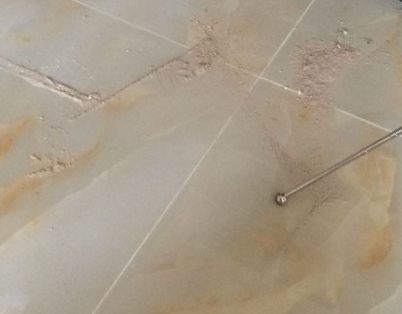 皇姑瓷砖空鼓维修公司分享粘合剂选择不当在瓷砖铺贴过程中可能导致以下问题