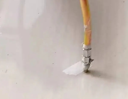 皇姑瓷砖空鼓维修公司专业解答在瓷砖铺贴过程中，如果使用的砂料过粗（如全部使用了粗砂），可能会导致以下问题